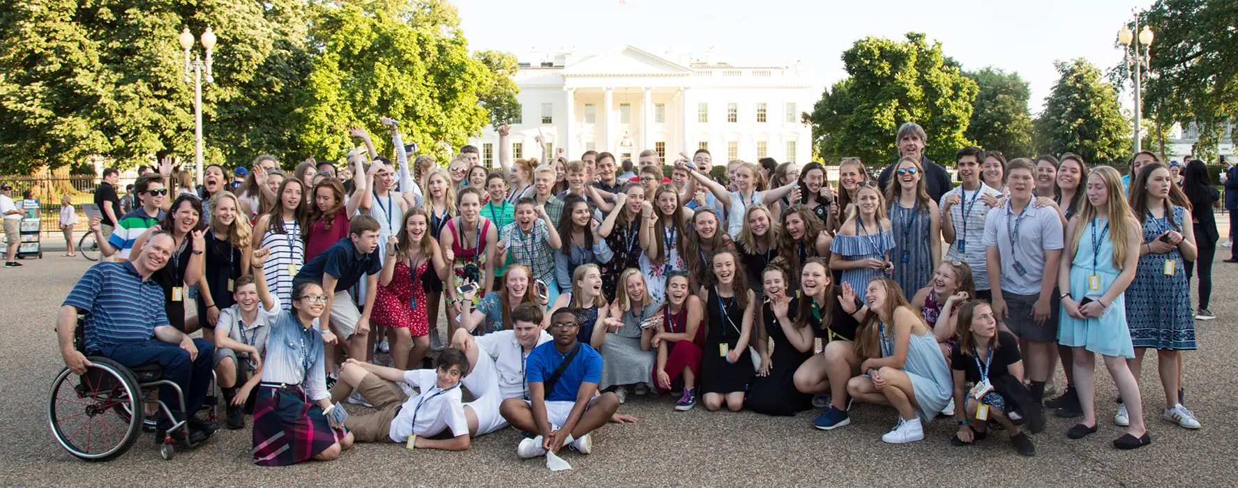 A group of students posing for a photo in front of The White House.